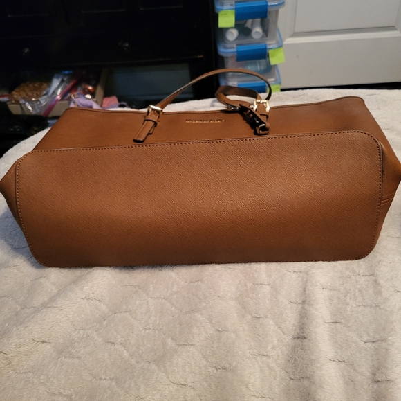 Huge! Michael Kors Brown Tote Bag With Gold Finishings, 18×10×6, EUC - Picture 6 of 6